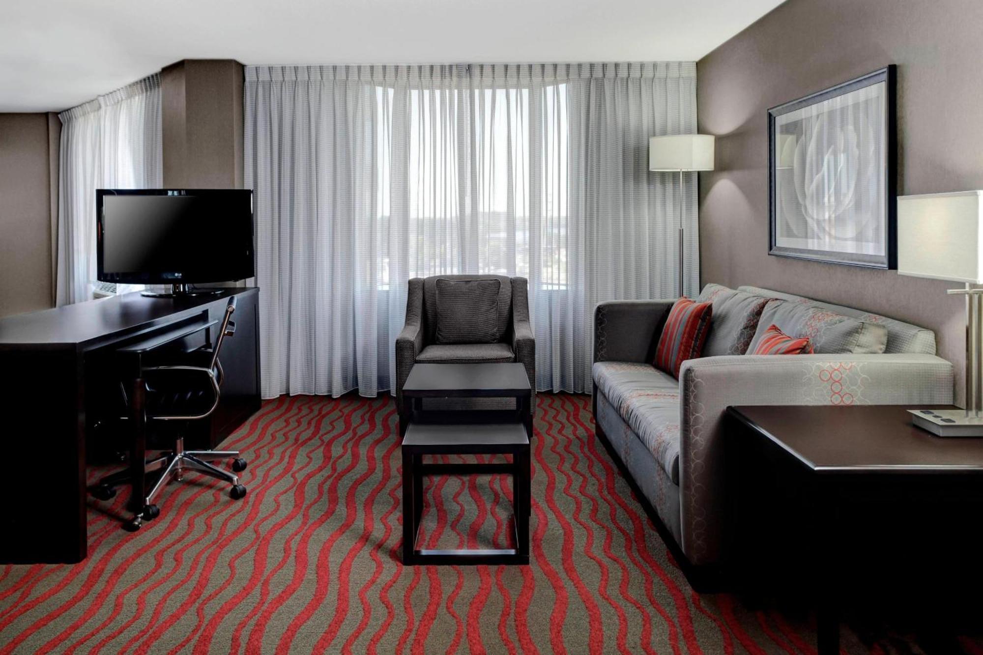 Courtyard By Marriott Hotel 3*