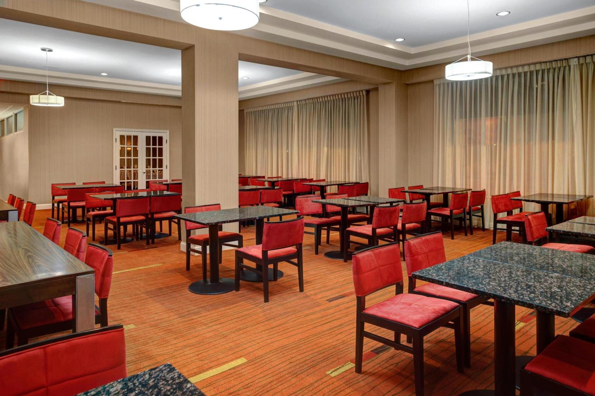 Courtyard By Marriott Saint Cloud